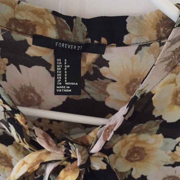 Forever 21 black ,yellow &green floral print shirt - Picture 4 of 6